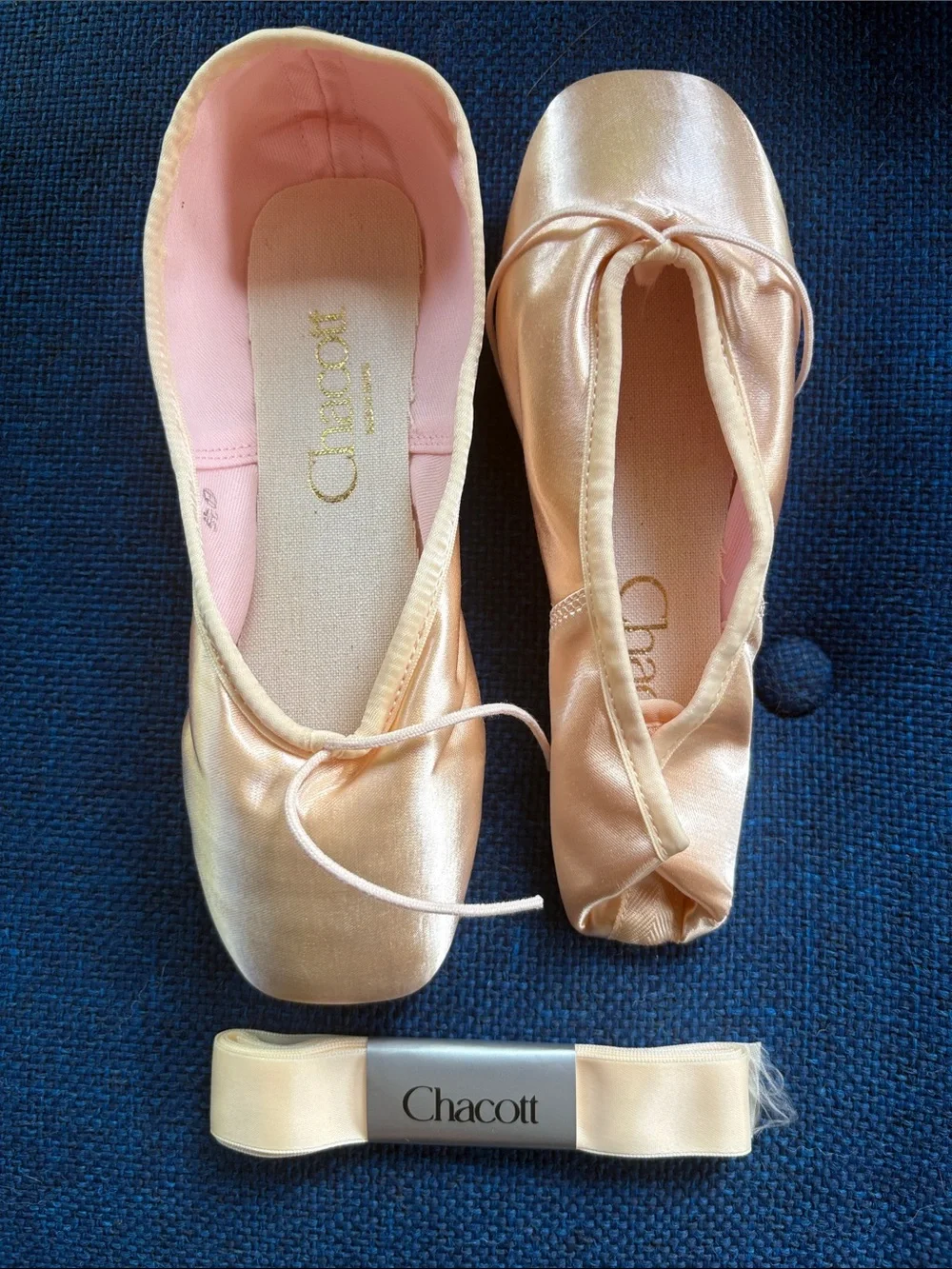 LOT OF 2 PAIRS Chacott Veronese-II Pointe Shoes Size 23.5 C Hard Shank Unworn